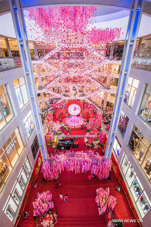 MALAYSIA-KUALA LUMPUR-CHINESE NEW YEAR-DECORATION