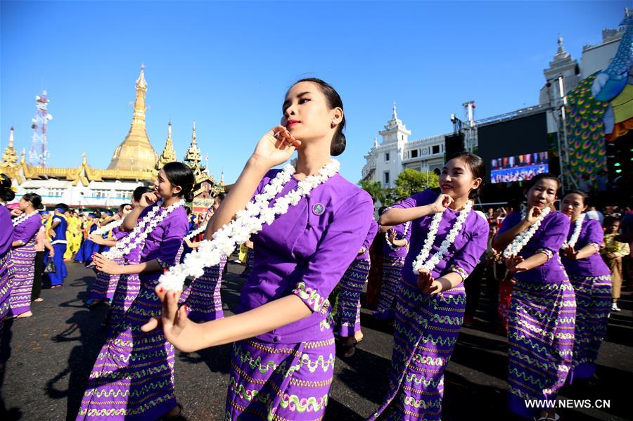 MYANMAR-YANGON-TRADITIONAL WATER FESTIVAL