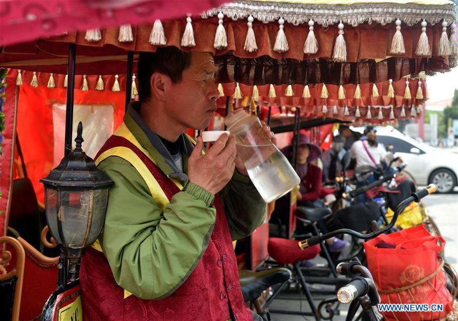 CHINA-HENAN-PEDICAB DRIVER-LIFE (CN)