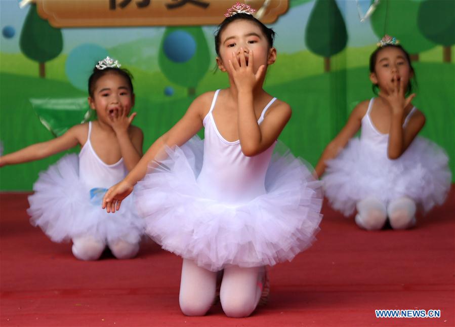 CHINA-GUANGXI-QINZHOU-CHILDREN'S DAY-DANCE(CN)