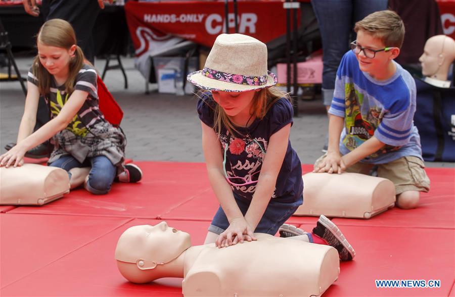 U.S.-LOS ANGELES-SIDEWALK CPR DAY