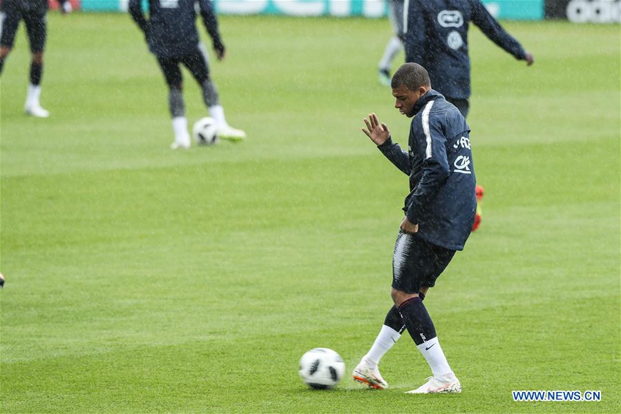 (SP)RUSSIA-MOSCOW-SOCCER-WORLD CUP-FRANCE-TRAINING