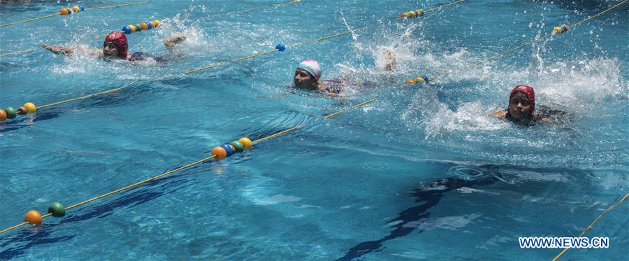 (SP)INDIA-KOLKATA-BLIND STUDENTS SWIMMING