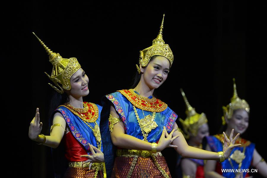 LAOS-VIENTIANE-CULTURAL-PERFORMANCE