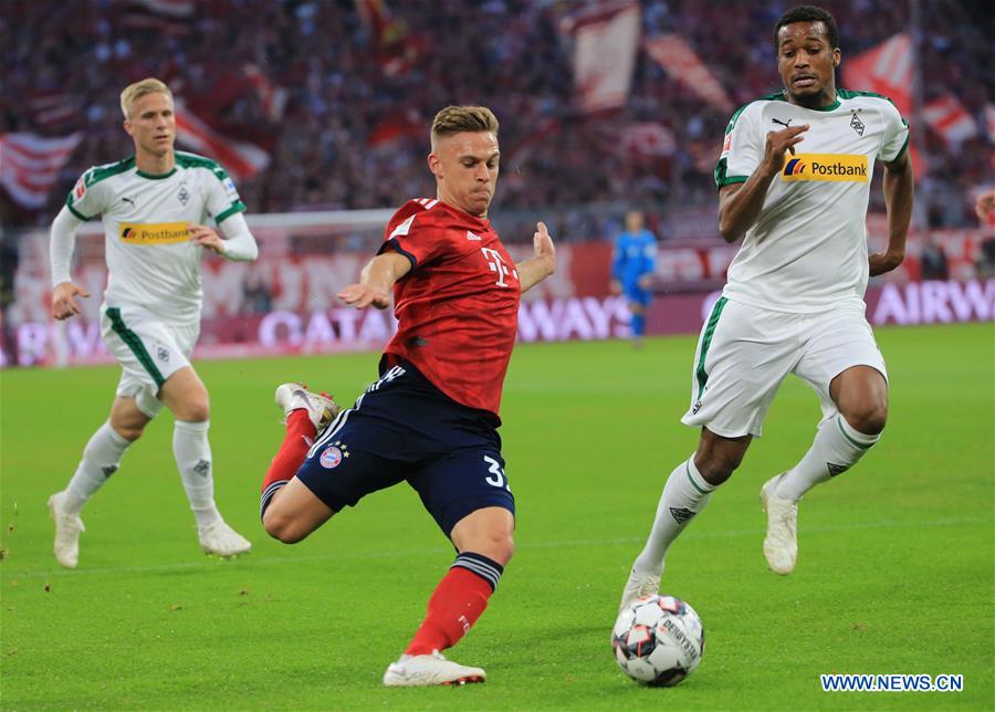 (SP)GERMANY-MUNICH-SOCCER-BUNDESLIGA-BAYERN MUNICH VS MOENCHENGLADBACH