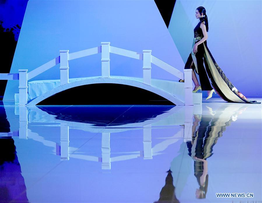 CHINA-BEIJING-FASHION WEEK (CN)