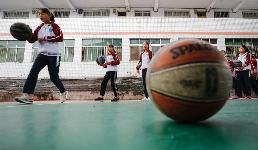 (SP)CHINA-SICHUAN-JULIAN-MIDDLE SCHOOL-BASKETBALL(CN)