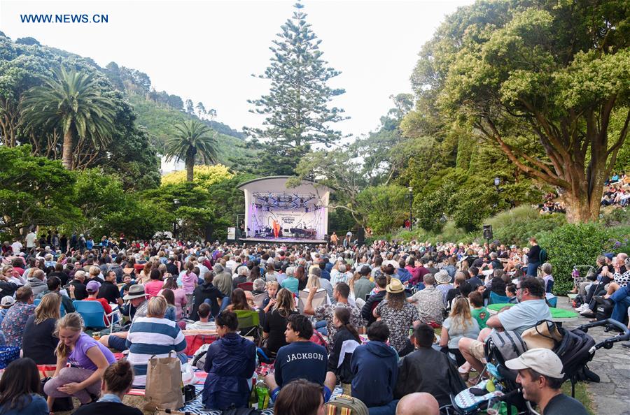 NEW ZEALAND-WELLINGTON-GARDENS MAGIC