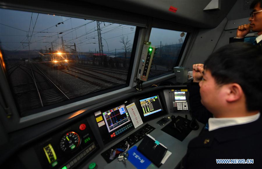 CHINA-TRAIN-COUPLE-SEPARATION