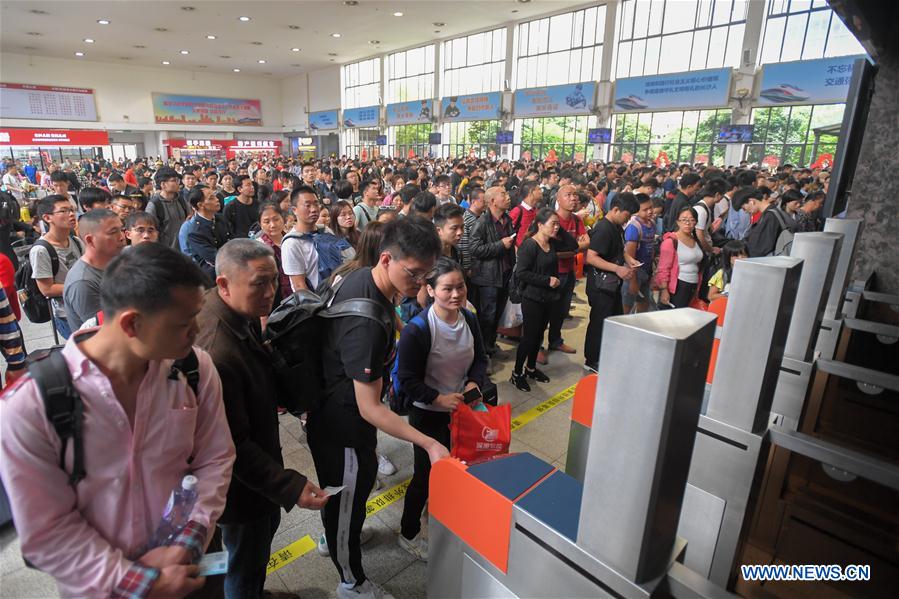 #CHINA-CHANGSHA-RAILWAY-LABOR DAY HOLIDAY-TRAVEL RUSH (CN)