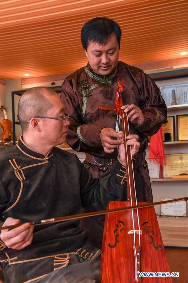 CHINA-JILIN-HORSE HEAD FIDDLE-INHERITOR (CN)