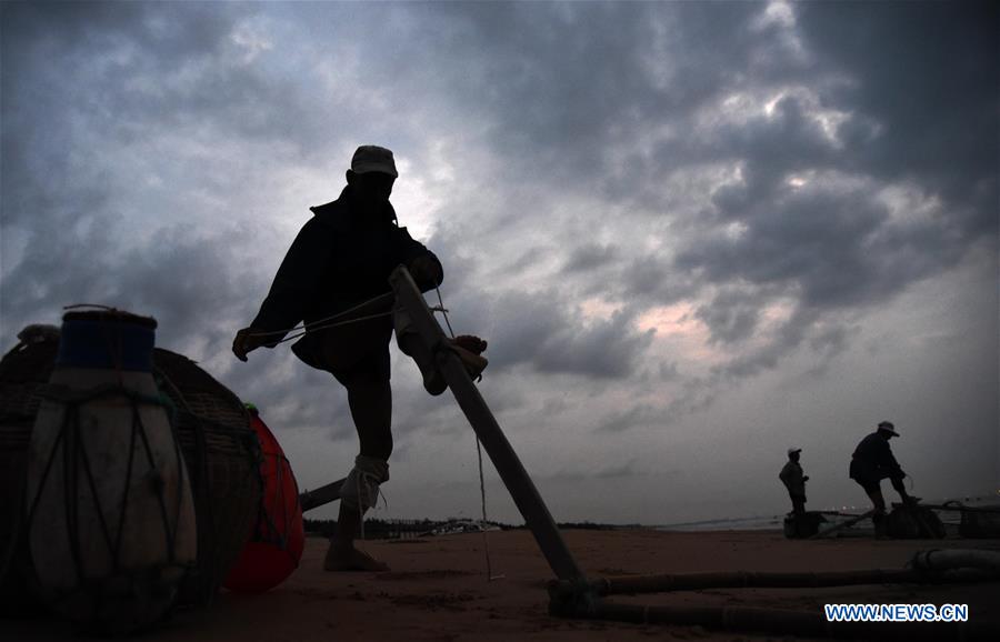 CHINA-SHANDONG-RIZHAO-SHRIMP HARVEST (CN)