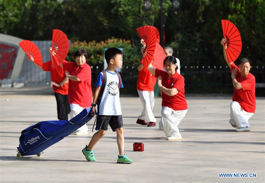 (SP)CHINA-SHANDONG-FENCING-BOY (CN)