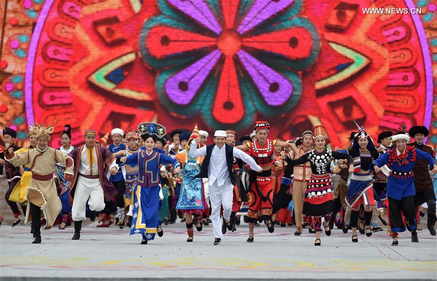 (SP)CHINA-ZHENGZHOU-NATIONAL TRADITIONAL GAMES OF ETHNIC MINORITIES-PERFORMANCE GALA