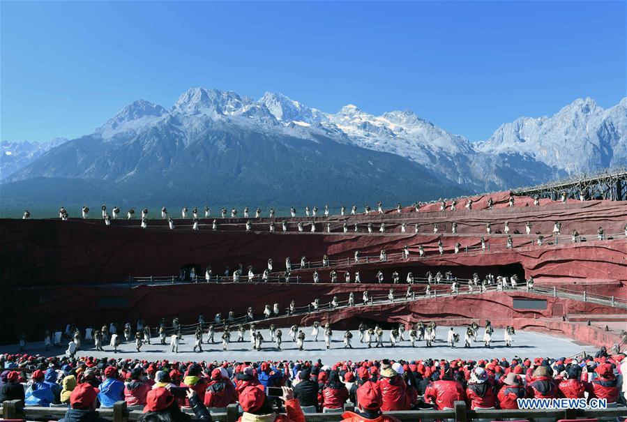 CHINA-YUNNAN-LIJIANG-YULONG SNOW MOUNTAIN-WINTER SCENERY (CN)