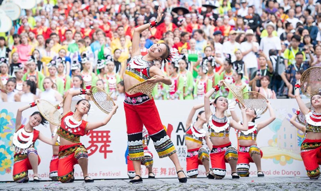 Parade of International Youth Dance Festival held in Macao