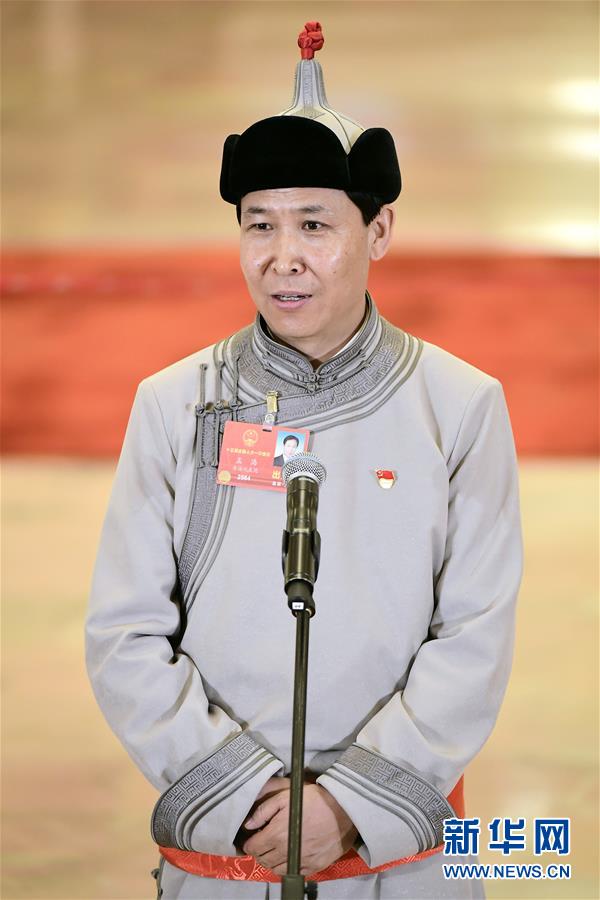 （兩會(huì)·XHDW）（3）全國(guó)人大代表接受采訪