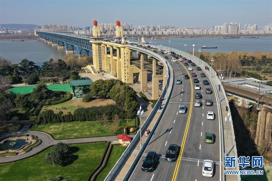 （“中國面貌”系列述評·圖文互動）（1）奇跡中國——70年中國面貌變遷述評之一