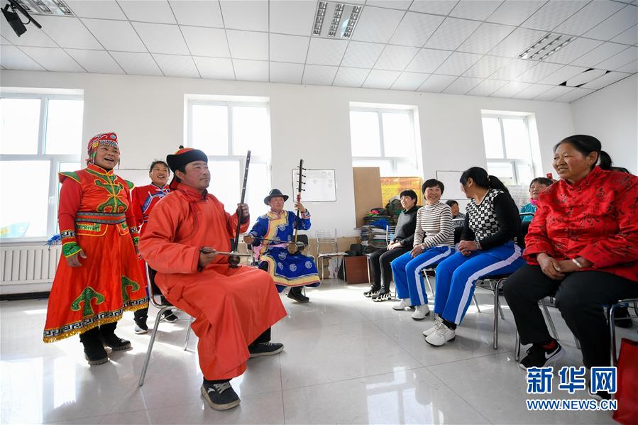 （新華全媒頭條·圖文互動）（1）讓各民族手足相親守望相助——以習近平同志為核心的黨中央關心少數(shù)民族和民族工作紀實