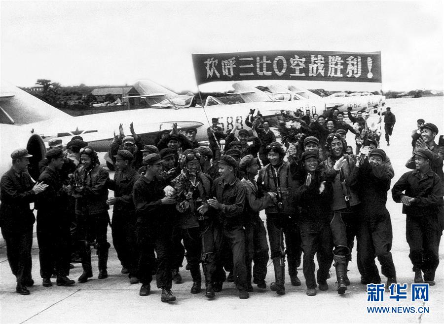 （新華全媒頭條·人民空軍70年·圖文互動(dòng)）（4）陽(yáng)光照耀奮飛的航程——黨中央、中央軍委和習(xí)主席關(guān)心人民空軍建設(shè)發(fā)展紀(jì)實(shí)