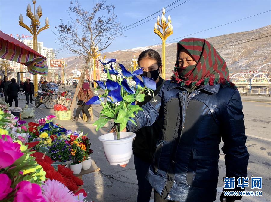 （新春走基層·圖文互動）（2）“只要備好年貨，新的一年就可以風調(diào)雨順”——臘月藏區(qū)年貨市場見聞