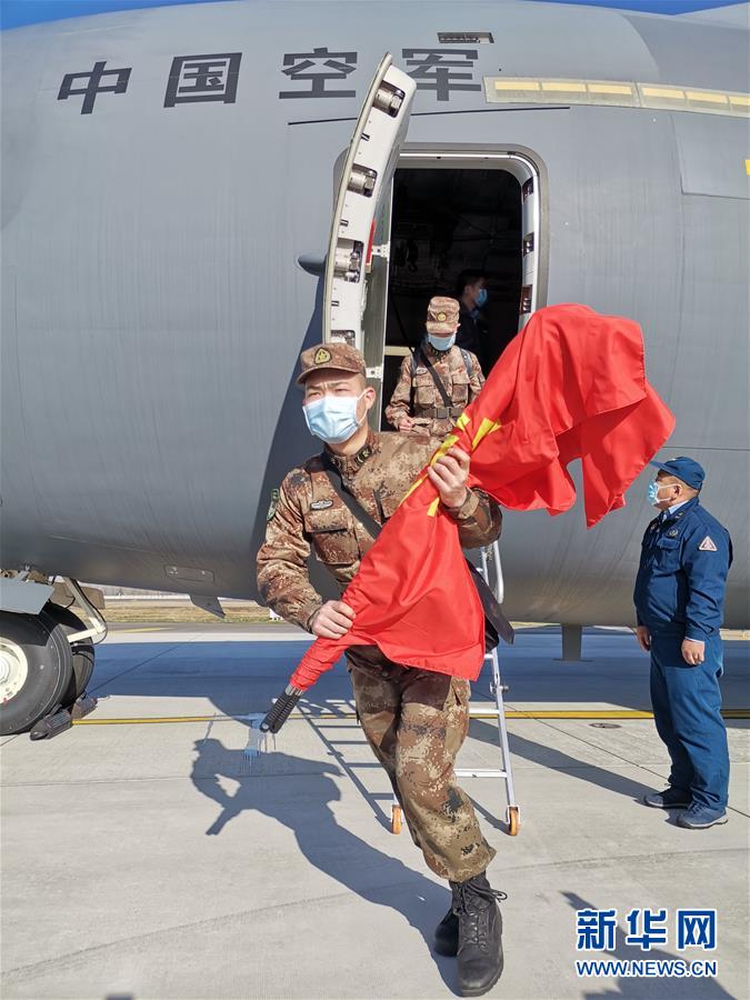 （聚焦疫情防控·圖文互動）（5）空軍第四次向武漢大規(guī)?？者\醫(yī)療隊員和物資