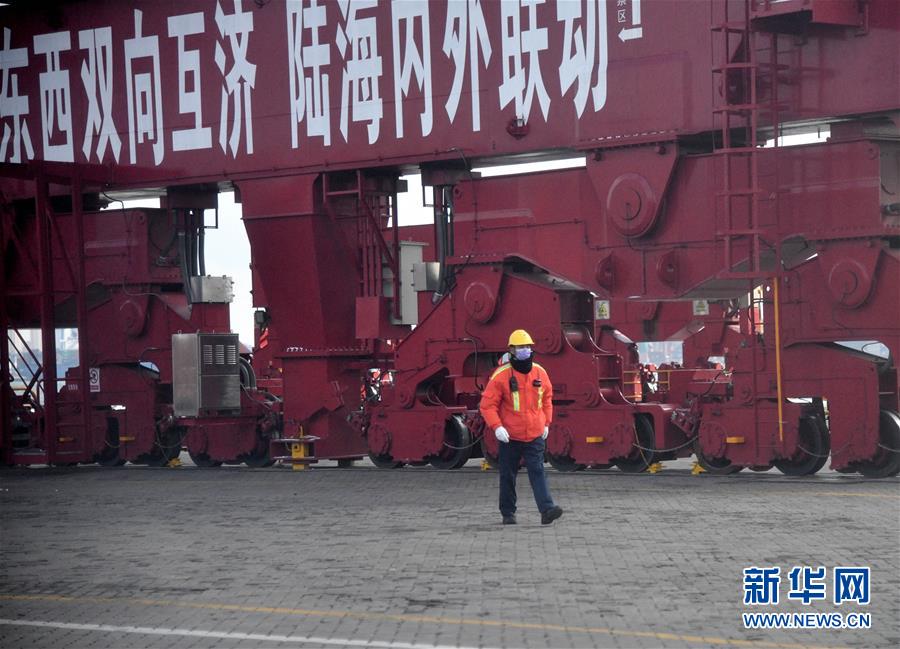 （圖文互動）（1）海港轉(zhuǎn)運不停歇　整體運能待釋放——沿海主要港口生產(chǎn)見聞