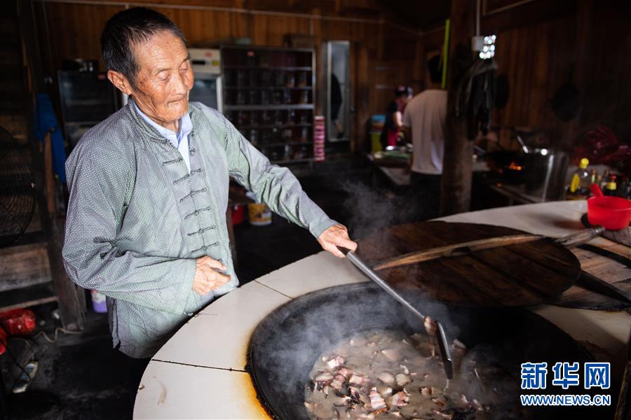 （新華全媒頭條·走向我們的小康生活·圖文互動(dòng)）（8）那山，那人，那苗寨——十八洞村三代人的奮斗史