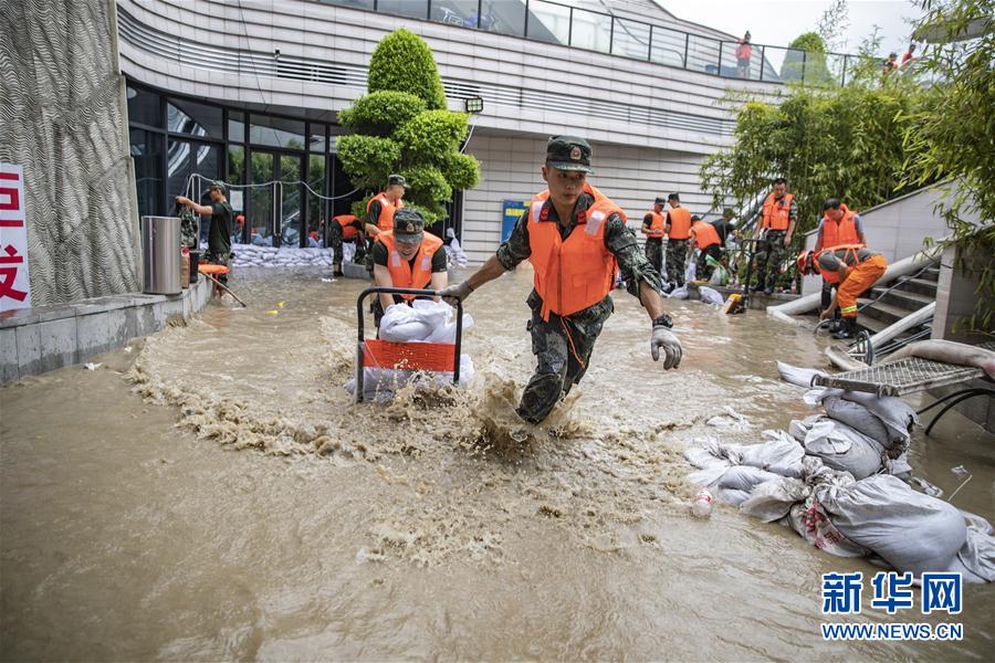 （防汛抗洪·圖文互動）（4）筑起防大汛的堅強防線——重慶防御長江、嘉陵江過境洪峰現(xiàn)場記錄