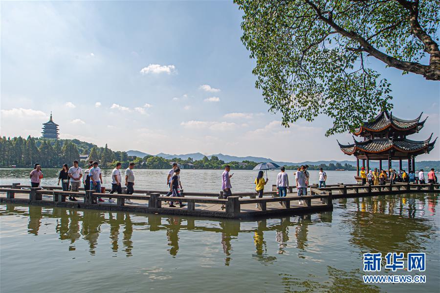 （新華全媒頭條·圖文互動(dòng)）（3）流動(dòng)中國折射復(fù)蘇新氣象——透視“十一”黃金周