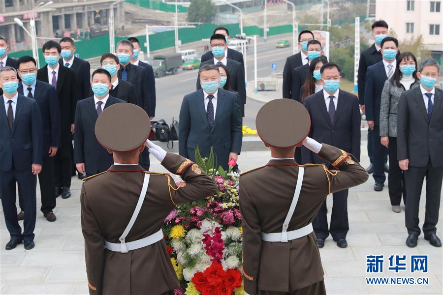 （時(shí)政）（3）紀(jì)念中國人民志愿軍抗美援朝出國作戰(zhàn)70周年敬獻(xiàn)花籃儀式隆重舉行