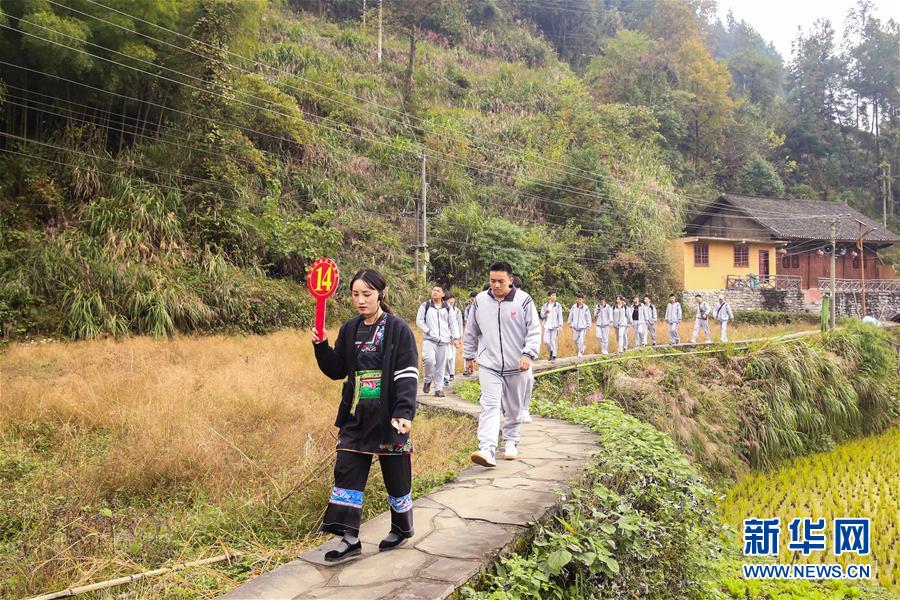 （在習近平新時代中國特色社會主義思想指引下——新時代新作為新篇章·習近平總書記關(guān)切事·圖文互動）（3）精準扶貧7年，十八洞村“長”出10余種新職業(yè)