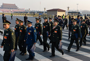 解放軍代表抵達天安門廣場