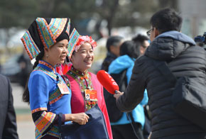 與會(huì)的女代表委員們