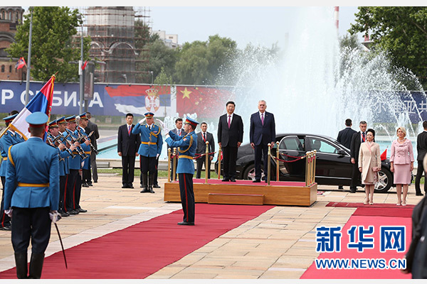  6月18日，國家主席習近平出席塞爾維亞總統(tǒng)尼科利奇在貝爾格萊德舉行的隆重歡迎儀式。 新華社記者馬占成攝