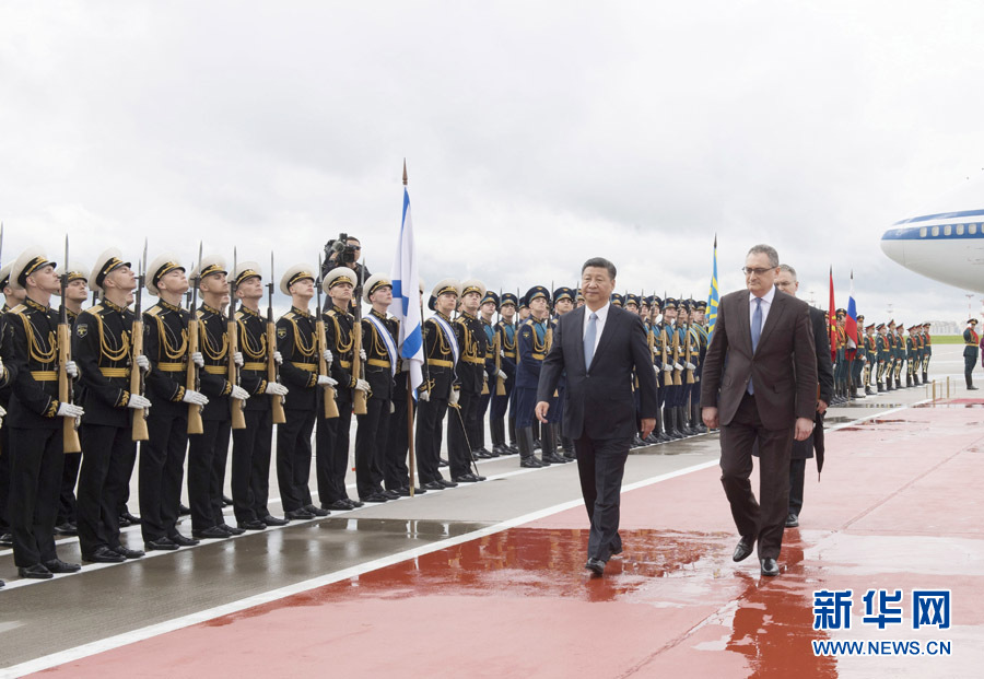 7月3日，國家主席習近平乘專機抵達莫斯科，開始對俄羅斯聯(lián)邦進行國事訪問。這是習近平出席機場歡迎儀式。 新華社記者 李學仁 攝