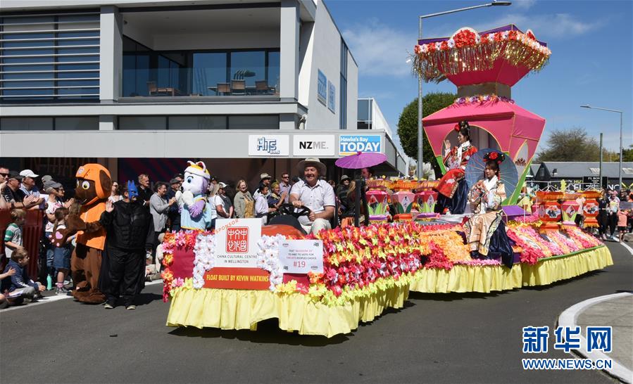 （國(guó)際·圖文互動(dòng)）（3）通訊：中國(guó)元素在新西蘭迎春花車(chē)巡游活動(dòng)中放光彩