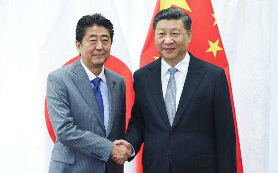 習(xí)近平會(huì)見(jiàn)日本首相安倍晉三