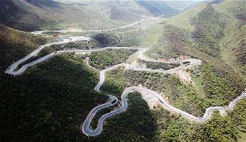 分水嶺上“山路十八彎”