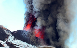 歐洲最高活火山埃特納火山年內(nèi)第四次噴發(fā)(高清組圖)